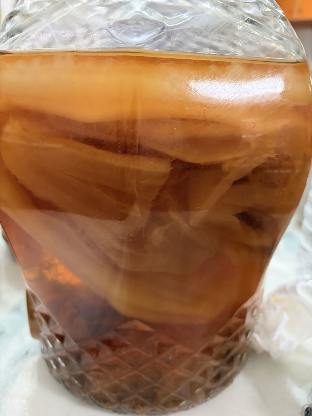 宁化府的醋面上浮了一层白:老一辈撇掉接着吃,年轻人要整瓶扔,谁对?
