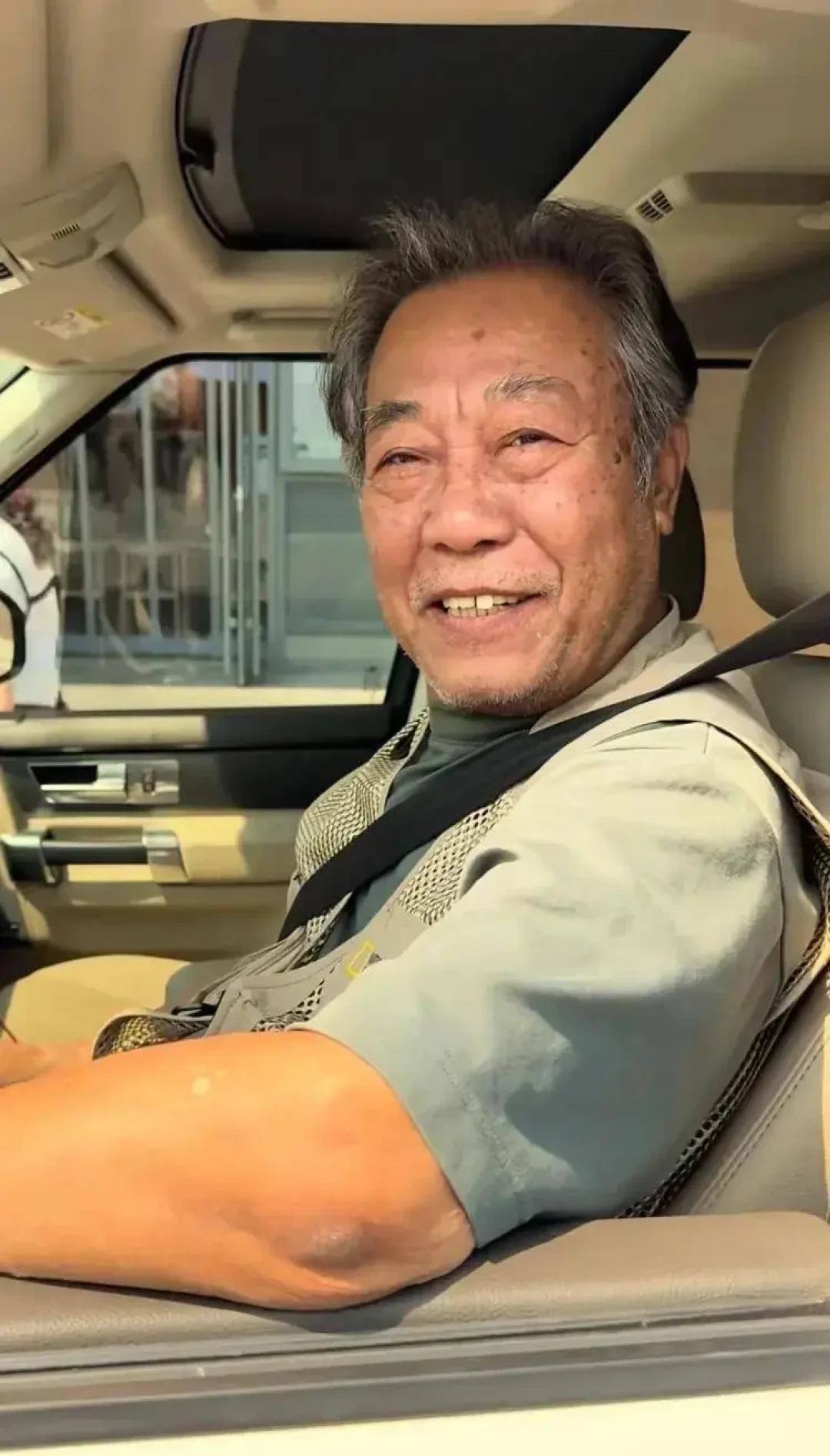 全网忙着“雇佣”吴敬中：《潜伏》播出17年后，站长凭什么成了8月最忙的人