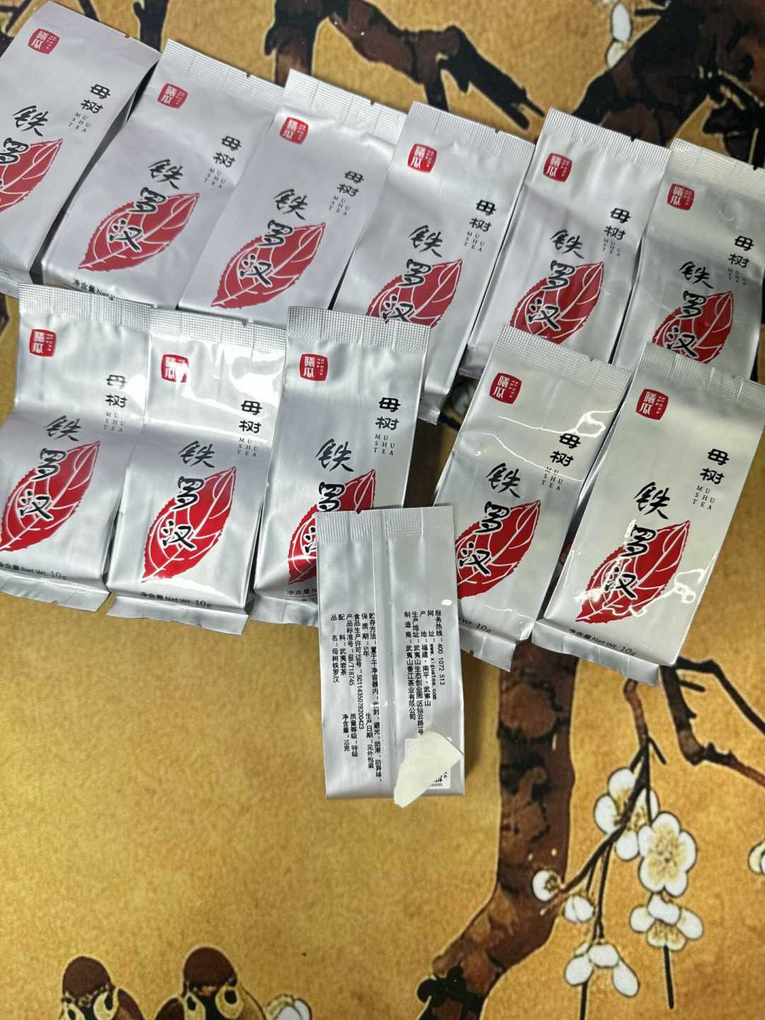五泡曦瓜“顶呱呱”把茶圈竞猜吵分裂了:买品牌岩茶防假货,到底能信什么?