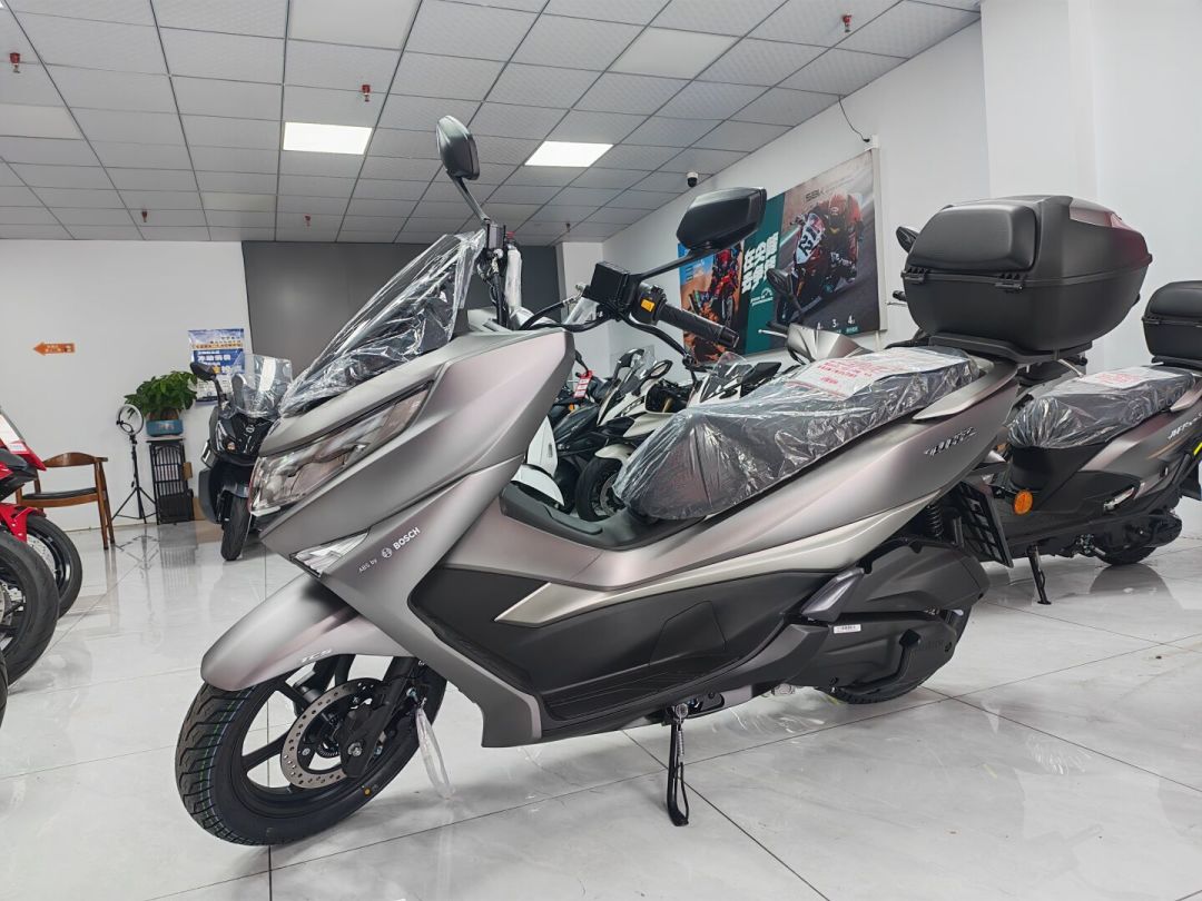 豪爵TVL350官宣28980元,踏板阶梯从8千到3万补齐:对完全网真实行情,6个档位的升级差价一次说清