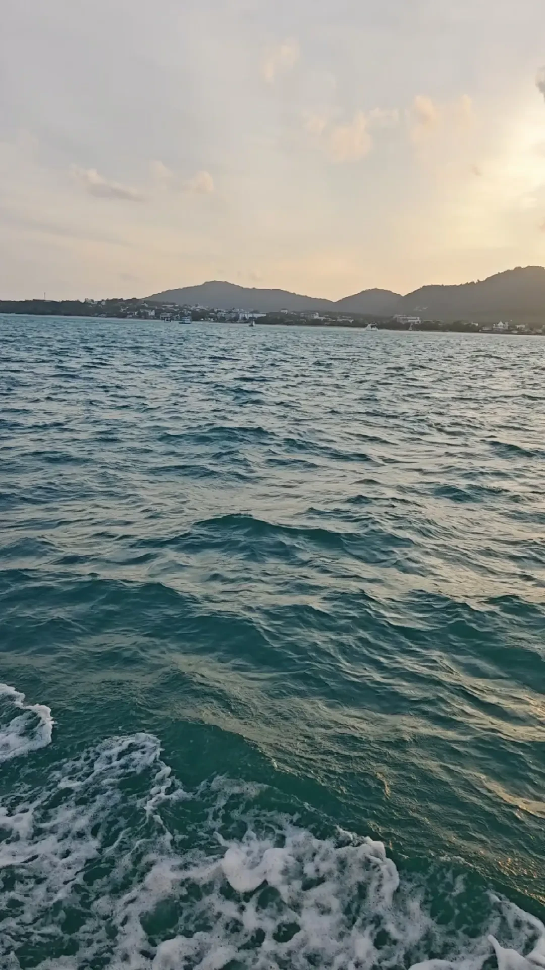 雨季去泰国海岛，毁行程的从来不是雨，是浪