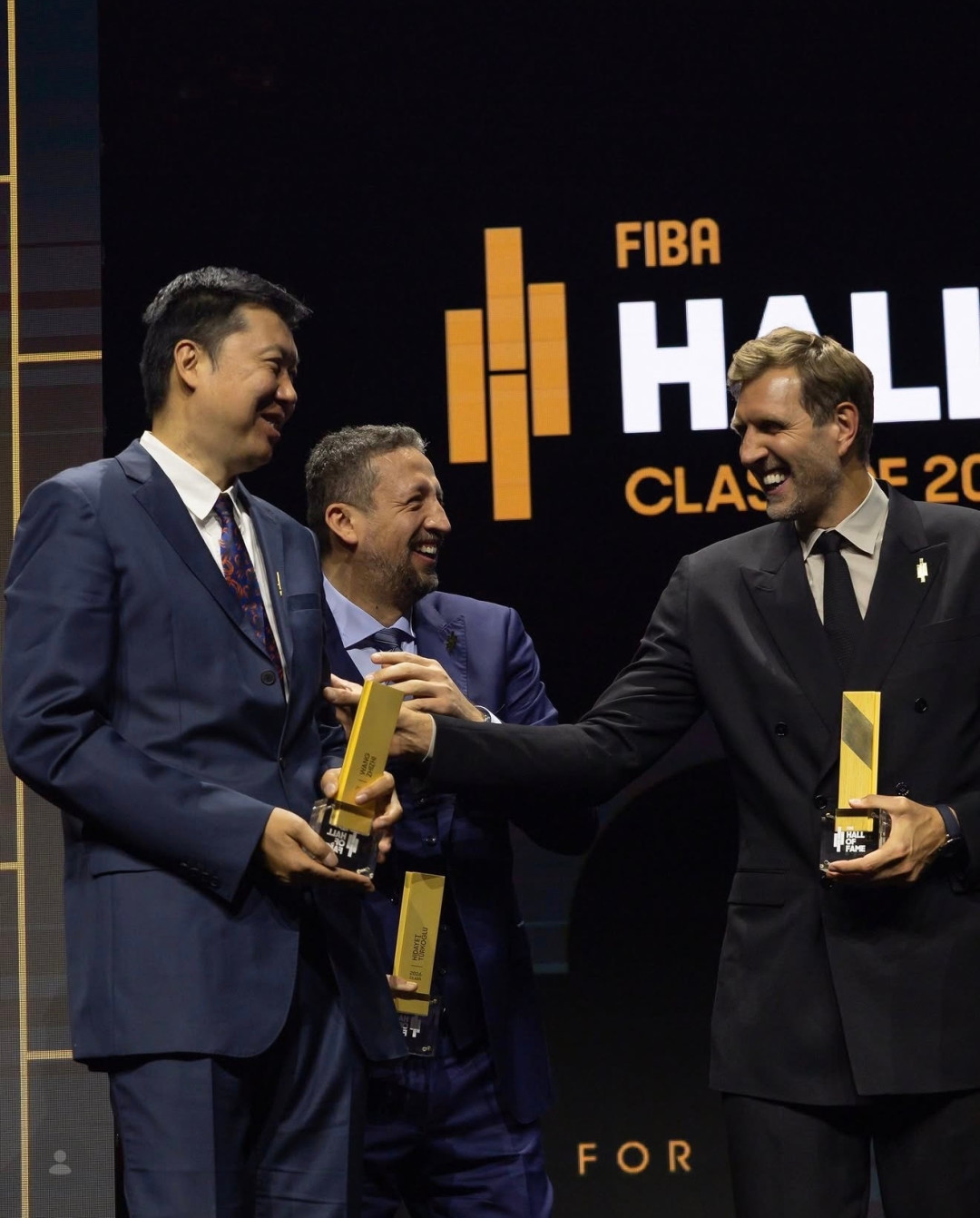 「王治郅成就不比诺维茨基差」刷屏了:溯源、对账之后,发现FIBA四月就把答案写好了