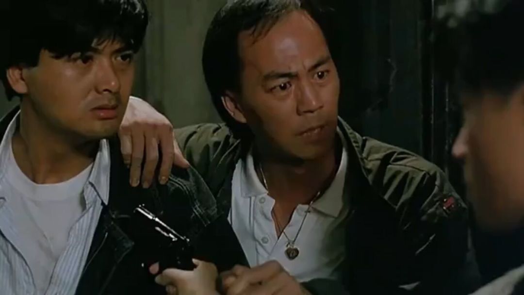 《英雄本色》上映40周年,我们盘了三件事:片头还剩多少名字、哪些周边还能买、哪个逆袭故事别全信