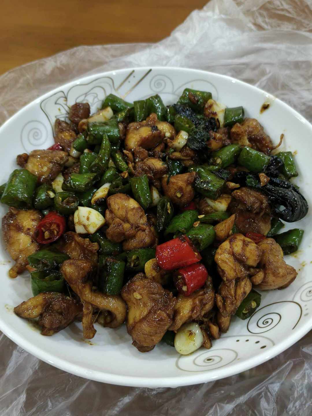 明厨亮灶直播半个月上了3次热搜:想开始做饭的人,先别删外卖软件,把这笔账算完