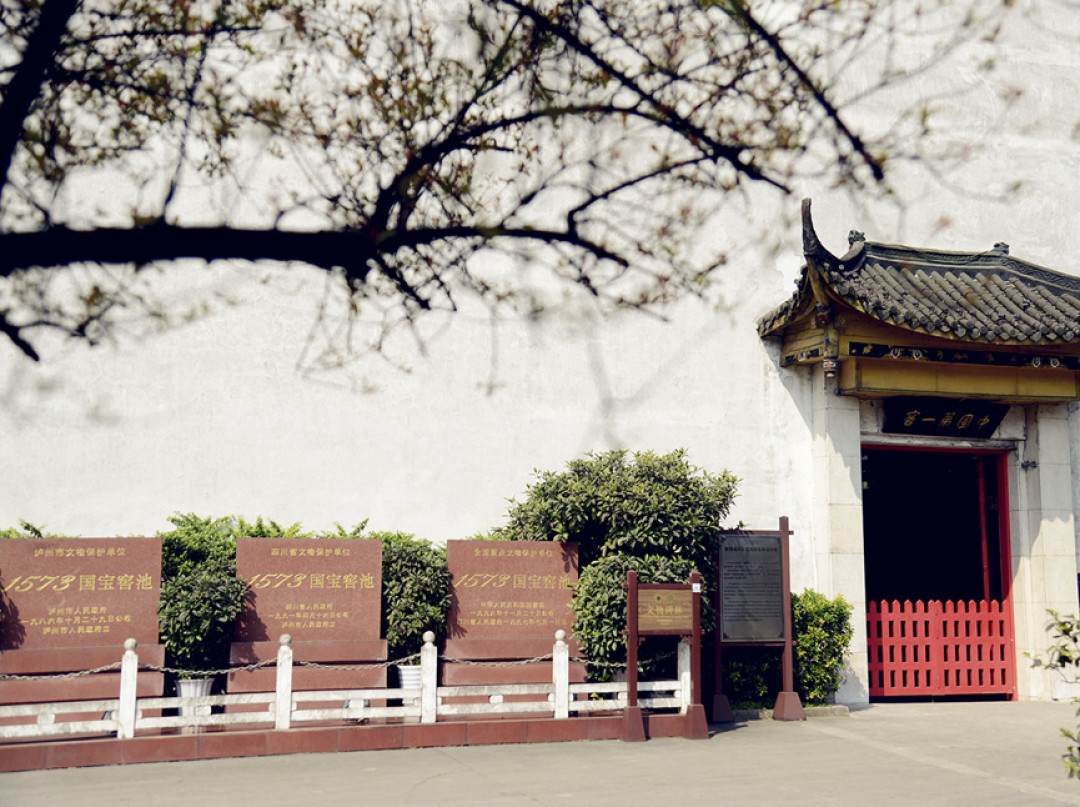 五粮液划下800元红线,茅台10年来首次中期利润下滑:中秋买酒,现在入手还是再等等?