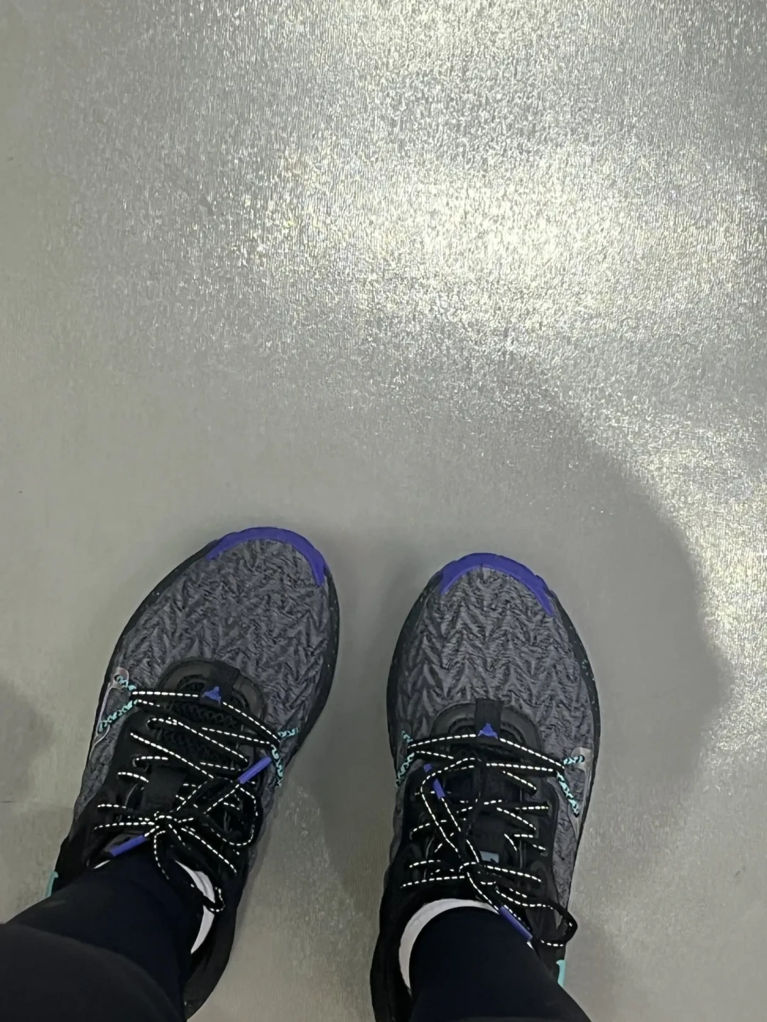 牛头只卖到十月：大家都在盯清仓，没人管你脚上那双的售后