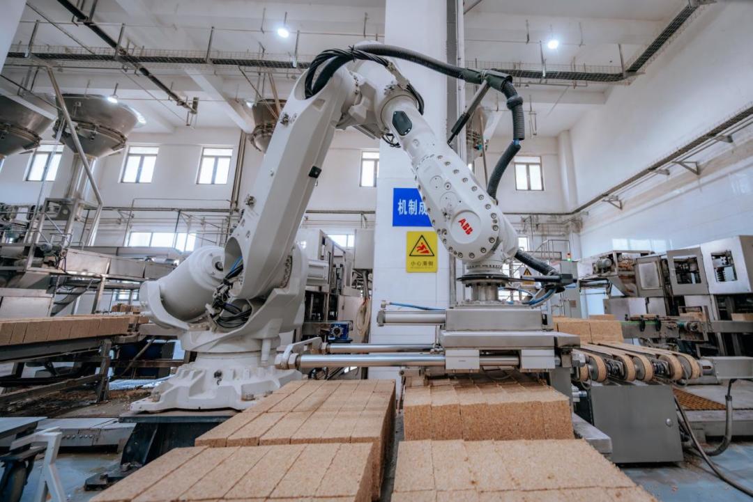 扫一瓶西凤的防伪码显示“查询次数2”:不一定是假酒,但这瓶酒肯定有问题