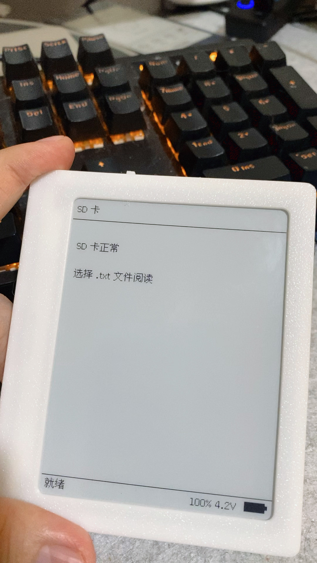 同一块4.2寸墨水屏，有人28块买到，有人花200多：手搓AI墨水屏这笔账，我算完了