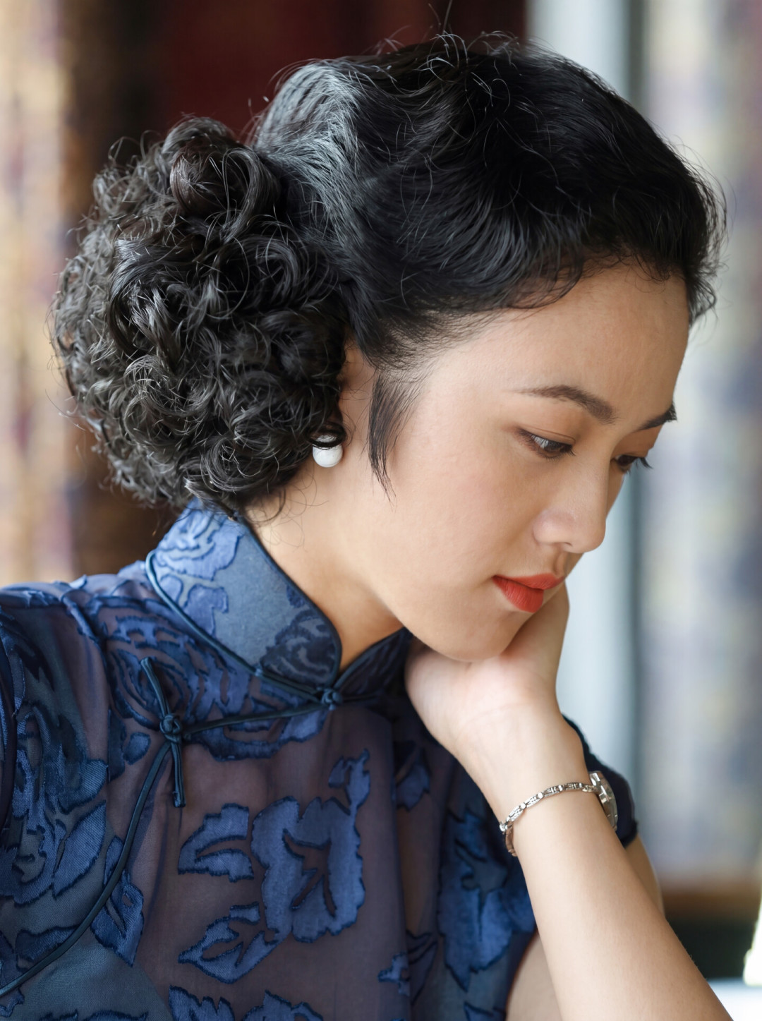王佳芝那句“快走”吵了19年,张爱玲生前其实亲自回答过:我把她的笔仗文《羊毛出在羊身上》翻出来,对了下原文结尾