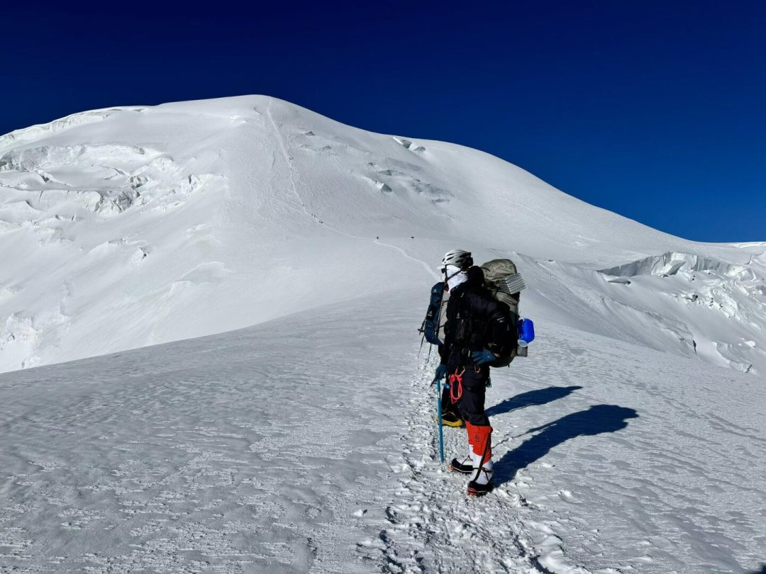 “1640元登顶7000米雪山”刷屏:拆完列宁峰和慕士塔格的价目表,才懂登山的钱到底花在哪