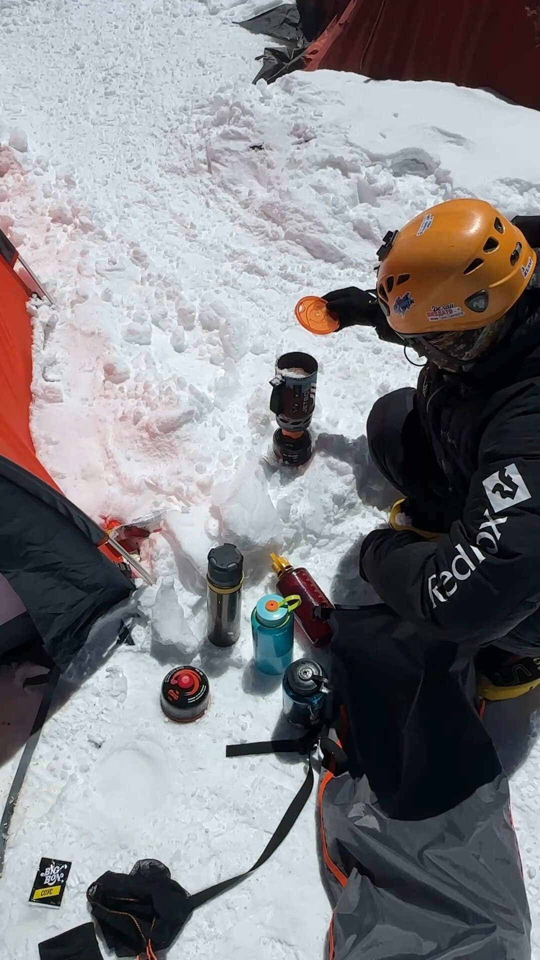 “1640元登顶7000米雪山”刷屏:拆完列宁峰和慕士塔格的价目表,才懂登山的钱到底花在哪