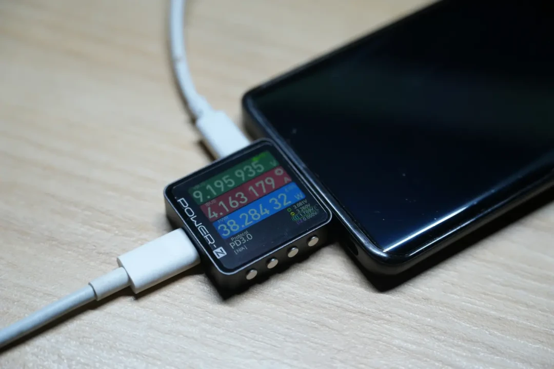 别急着买功率计：POWER-Z 免费 APP 能查充电瓦数，但先看这三条边界