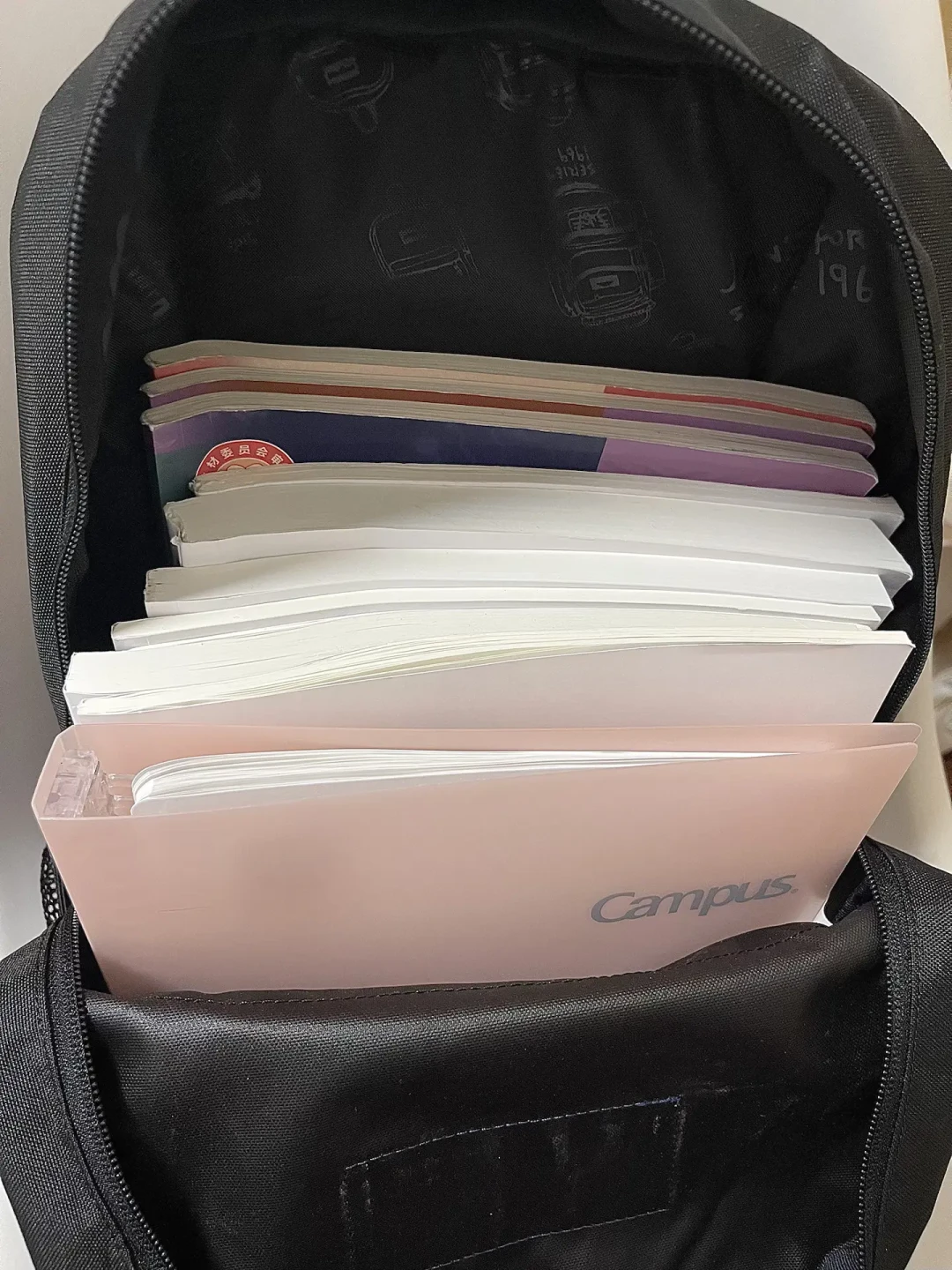 156cm背26L像炸药包？JANSPORT开学选尺码，先看身高再看装多少