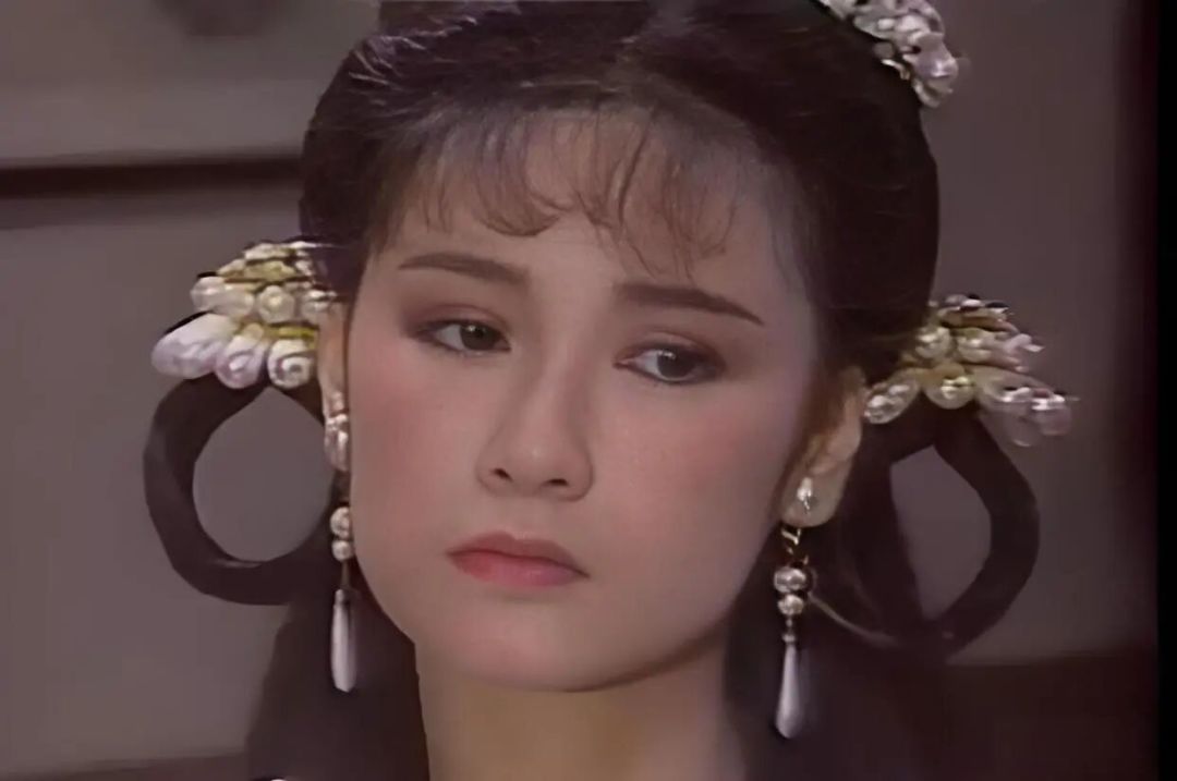 迪丽热巴的“王语嫣”上热搜，我把六版神仙姐姐放回原著比了一遍