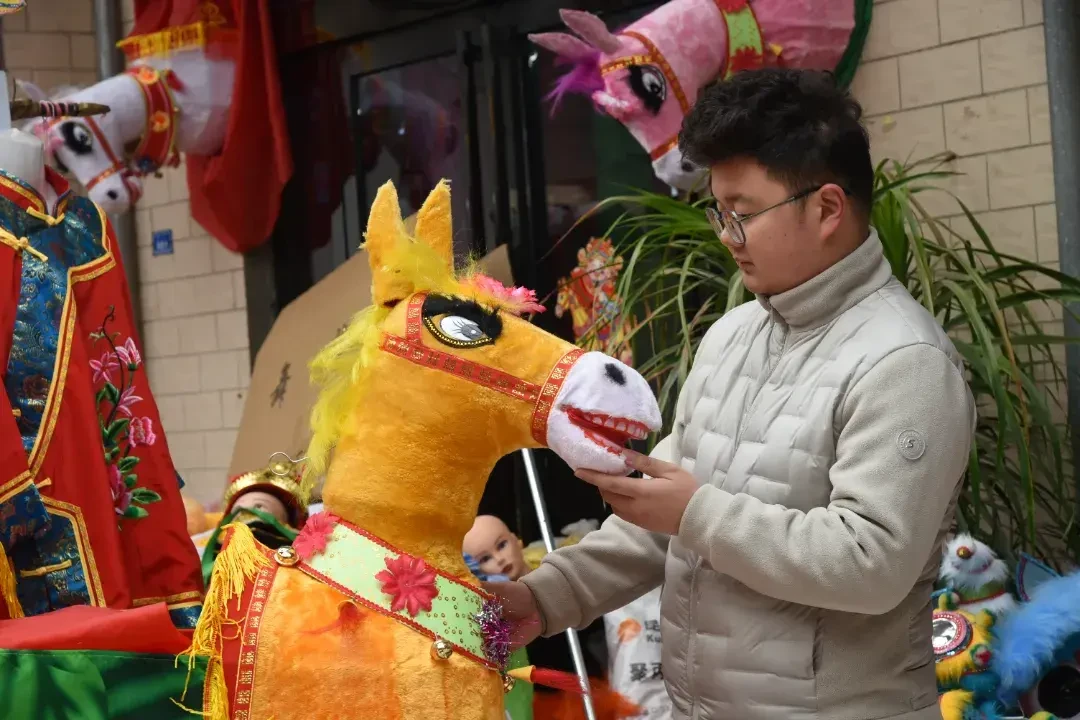 你看的社火龙舞狮头,多半出自河南这一个村:年销1.3亿,撑起江北七成市场