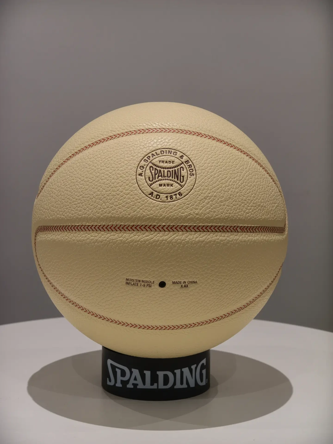 斯伯丁150岁:上海快闪明天收官,杭州站26日接力,丢了NBA五年的老品牌换了活法