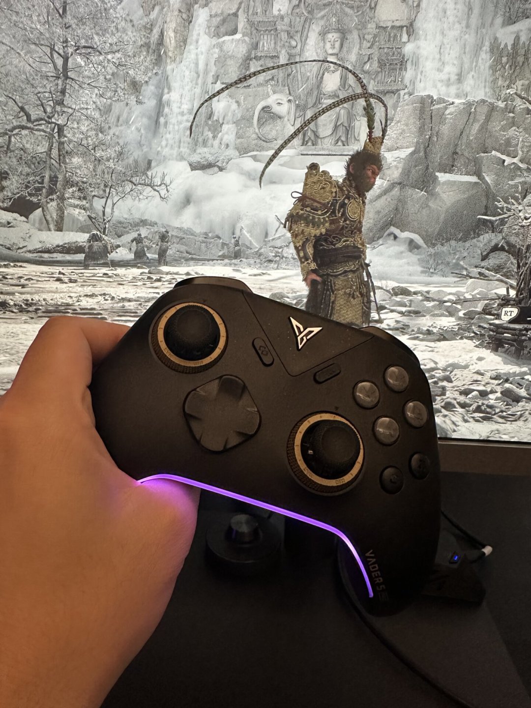 玩类魂别急着冲黑武士5Pro,打FPS别硬上八爪鱼5:飞智三款手柄怎么选