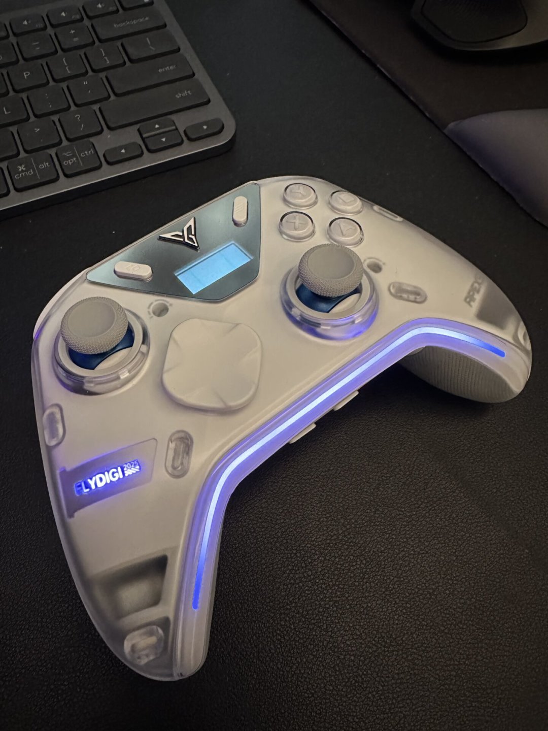玩类魂别急着冲黑武士5Pro,打FPS别硬上八爪鱼5:飞智三款手柄怎么选
