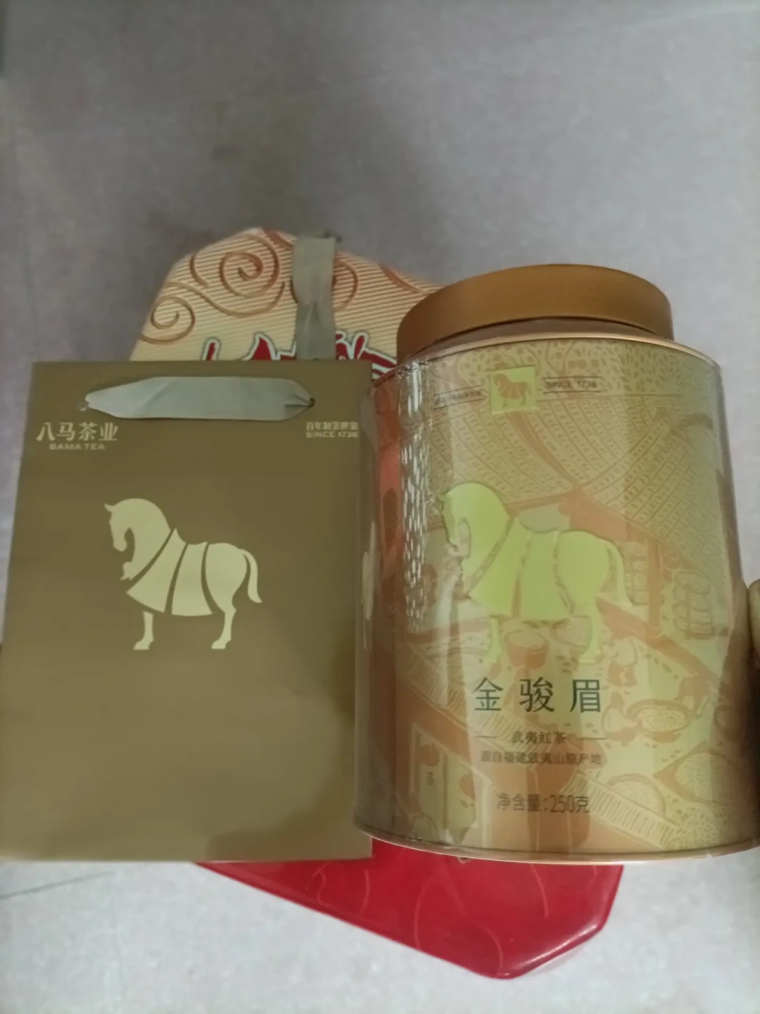 一盒八马，官价800只卖300出头：“半价八马”是怎么流进二手市场的，到底怎么挑
