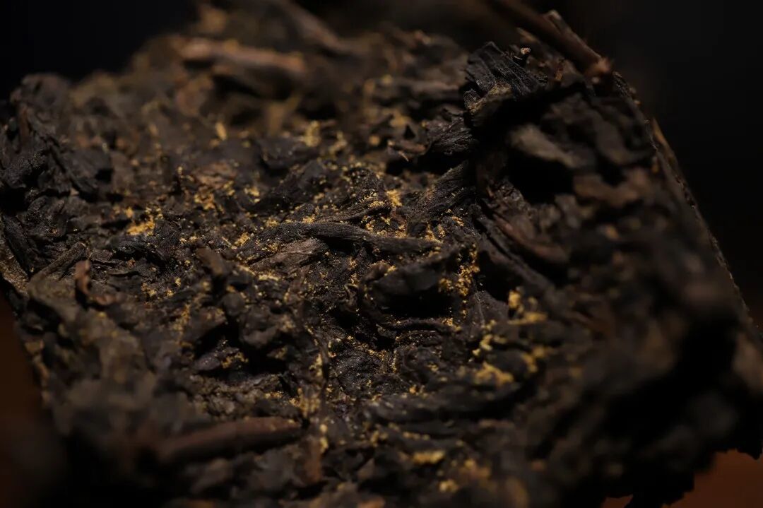 原价7000一箱的黑茶,1000元甩卖:你手里的白沙溪,现在到底值多少?