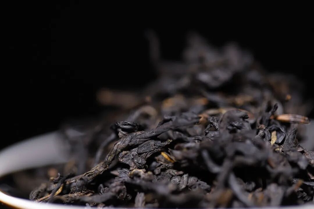 原价7000一箱的黑茶,1000元甩卖:你手里的白沙溪,现在到底值多少?