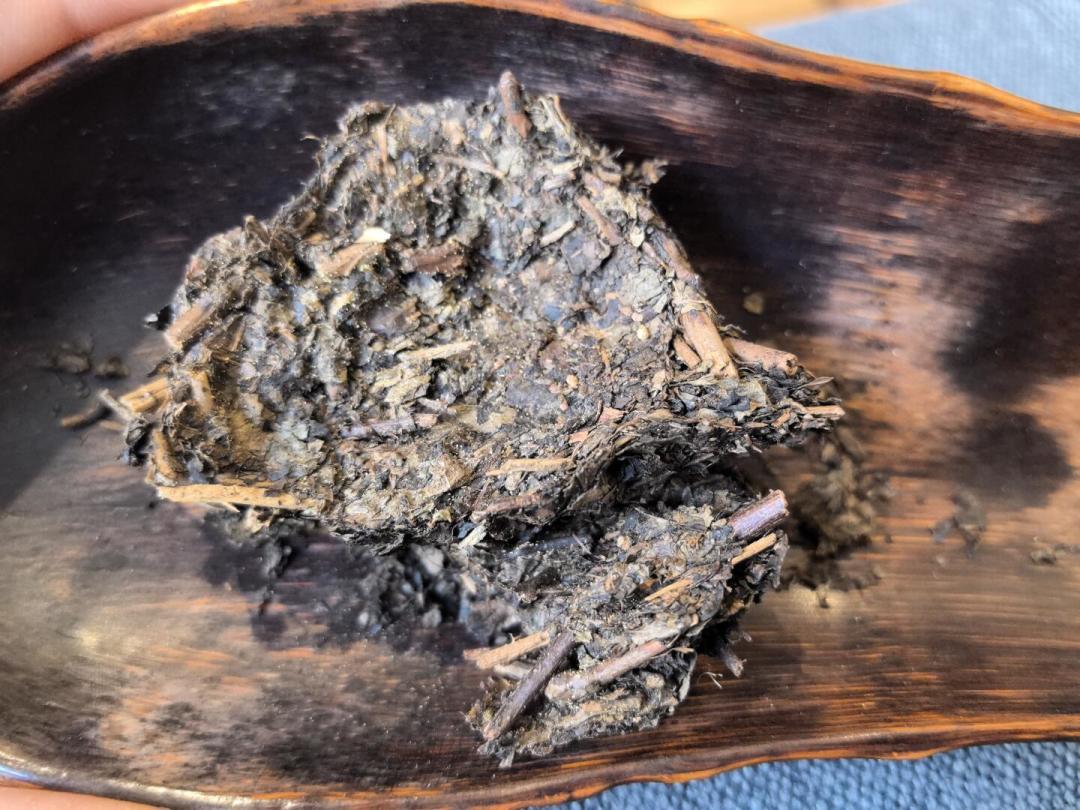原价7000一箱的黑茶,1000元甩卖:你手里的白沙溪,现在到底值多少?