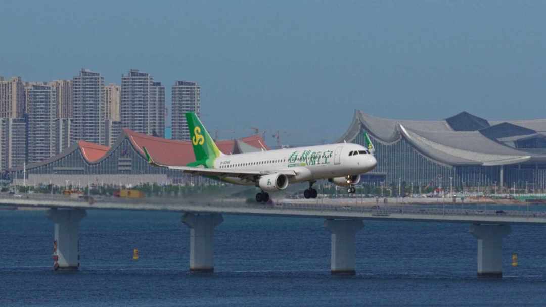 燃油费三连降、十天两次道歉:2026年坐春秋航空,到底要花多少钱?