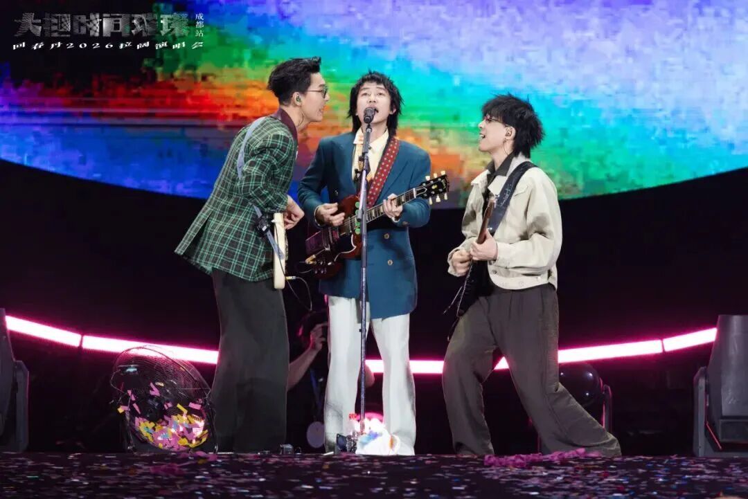 回春丹刘西蒙塌房传闻刷屏，巡演照常开唱：手里的票是退、转还是照常去？