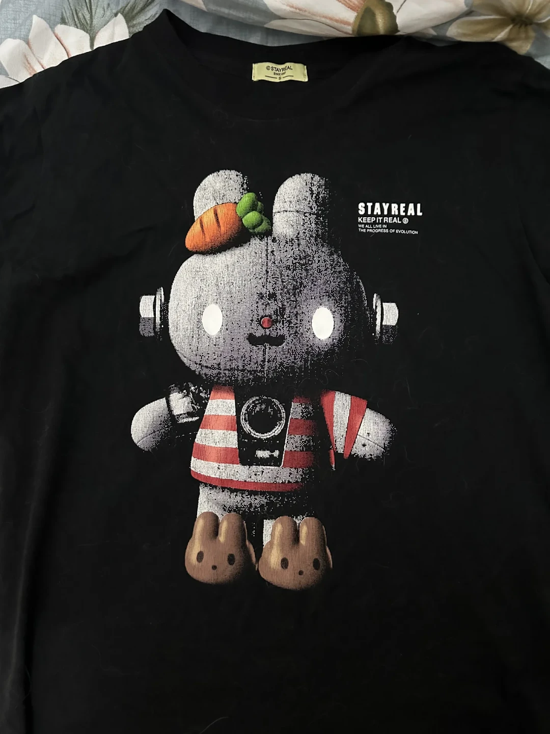 STAYREAL一个月连发两波Hello Kitty联名:紫色先断货,蓝苹果第二天转战线下,这份入手与省钱攻略写给休团期