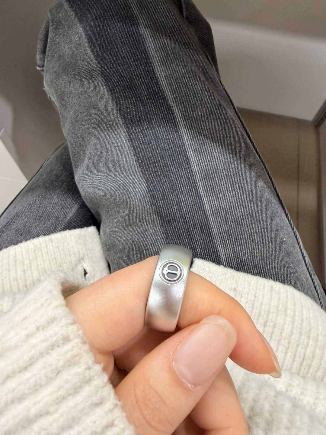 一边被骂智商税,一边一年卖出49万件:EDC这波热闹,到底图什么