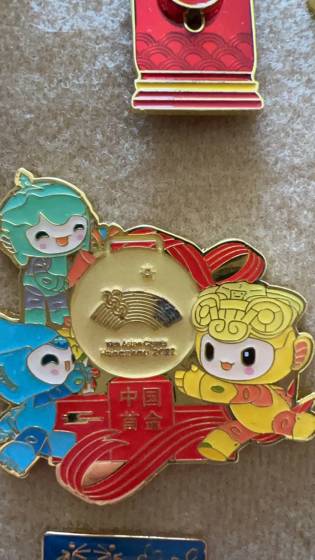 连亚运“金灿灿”的徽章都没逃过生锈:纪念章的材质、急救和收纳,一篇讲透