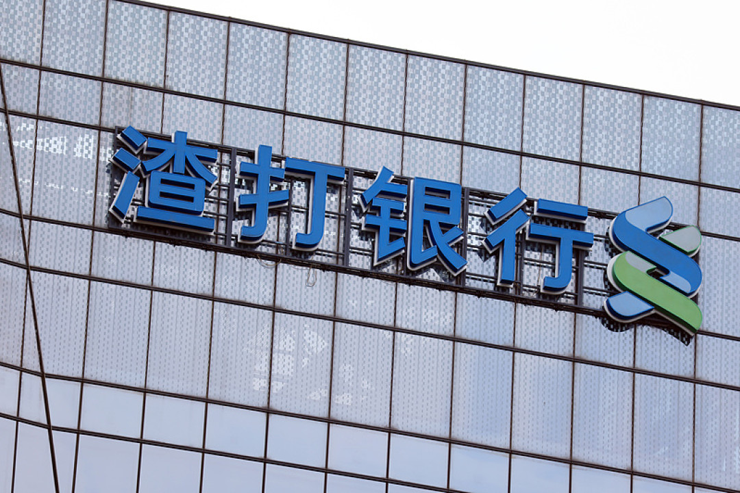 不用出国,也能开渣打境外户?“存50万领港卡”和“新加坡户零门槛”其实是两条路