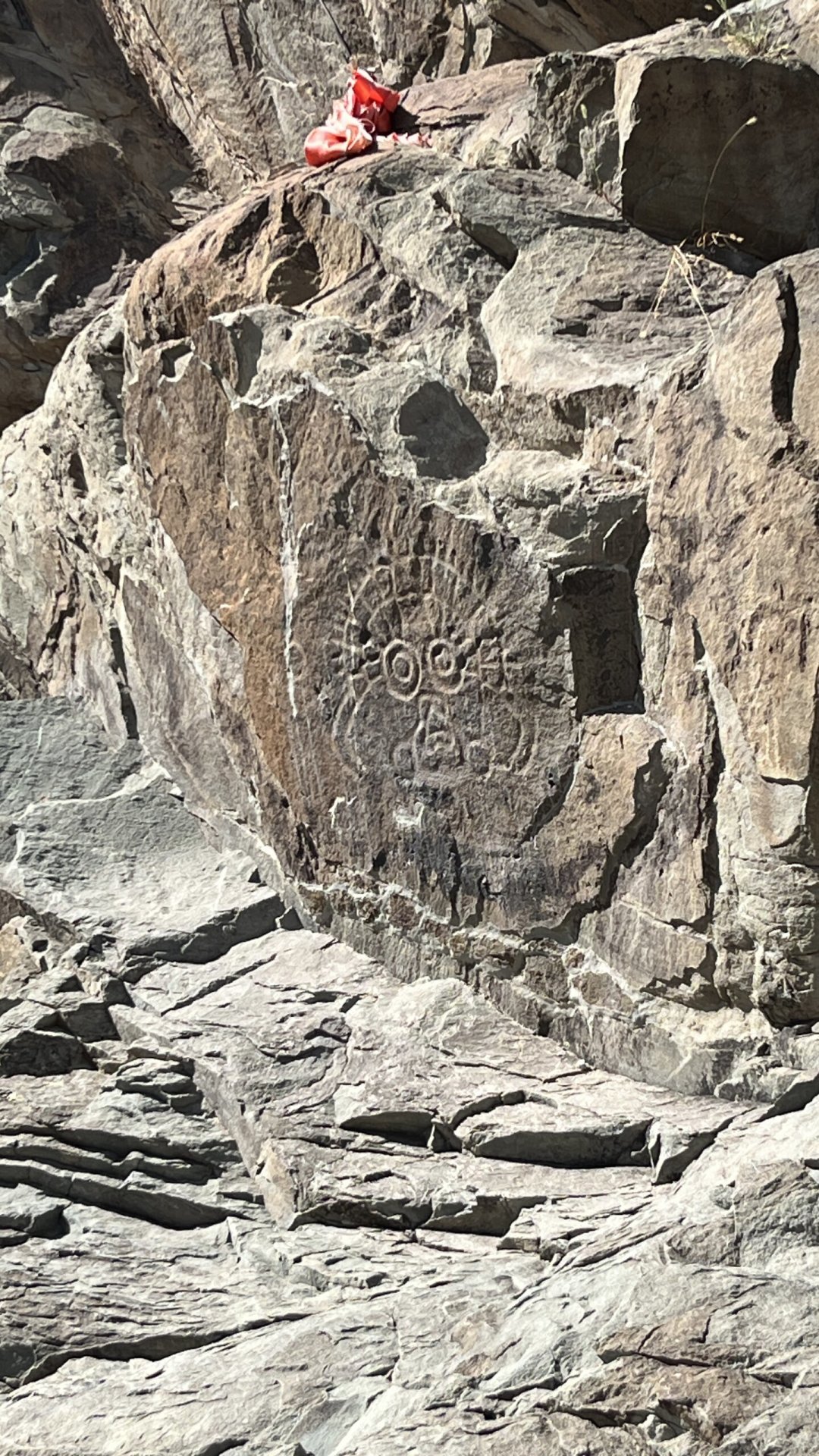 “看一眼少一眼”不是矫情:贺兰山岩画扛过了万年风霜,保护却已在和时间赛跑