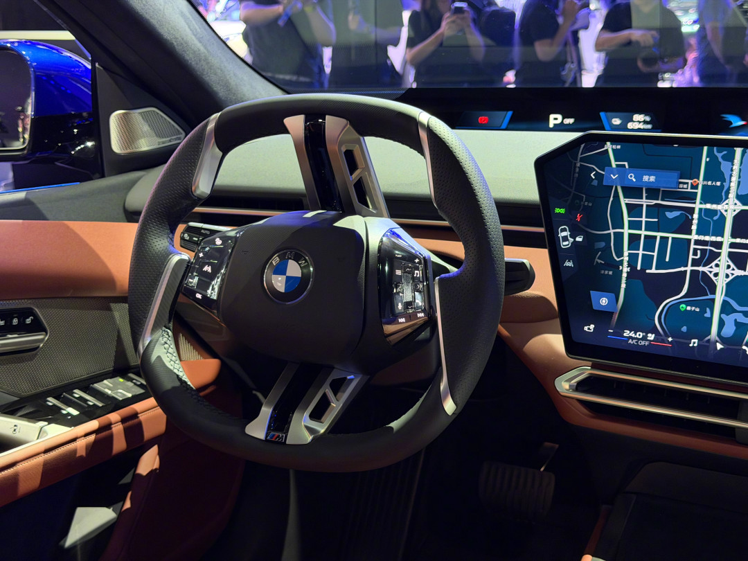 宝马终于不硬守CarPlay了:成都车展新世代iX3原生支持HiCar,华为用户选车多了一道要查的名单