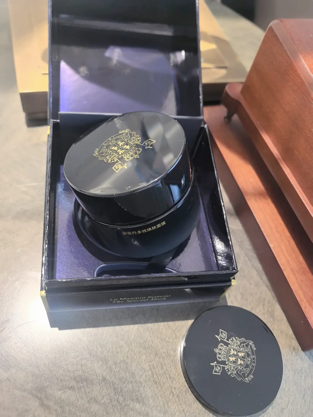 伊菲丹超级面膜二代口碑分裂:有人说褪红在线,有人说只剩冰凉,这1990元到底值不值