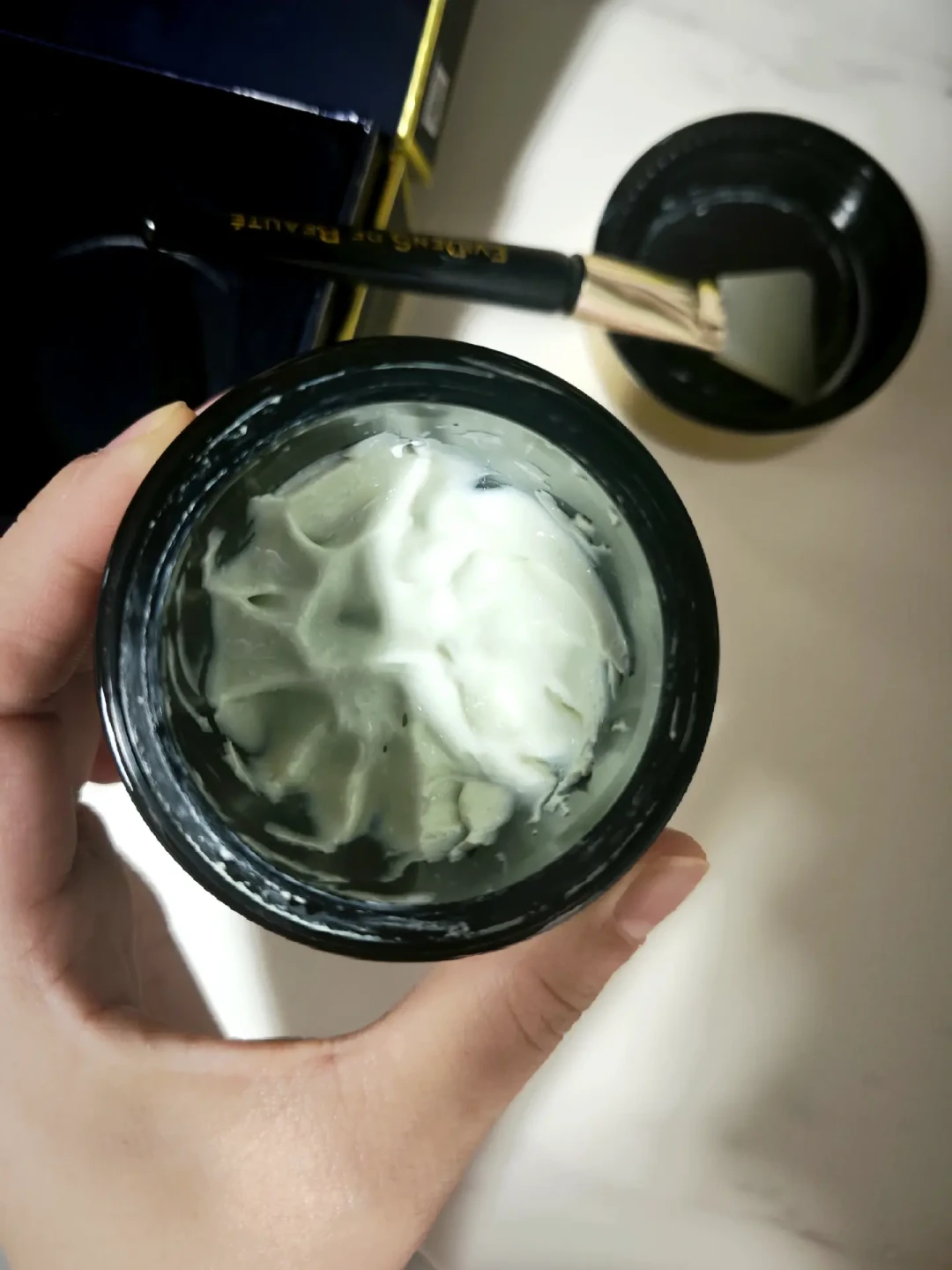 伊菲丹超级面膜二代口碑分裂:有人说褪红在线,有人说只剩冰凉,这1990元到底值不值