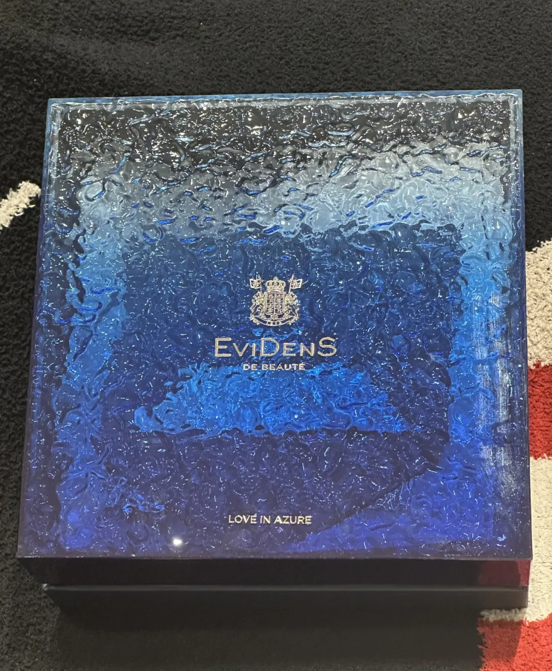 伊菲丹超级面膜二代口碑分裂:有人说褪红在线,有人说只剩冰凉,这1990元到底值不值