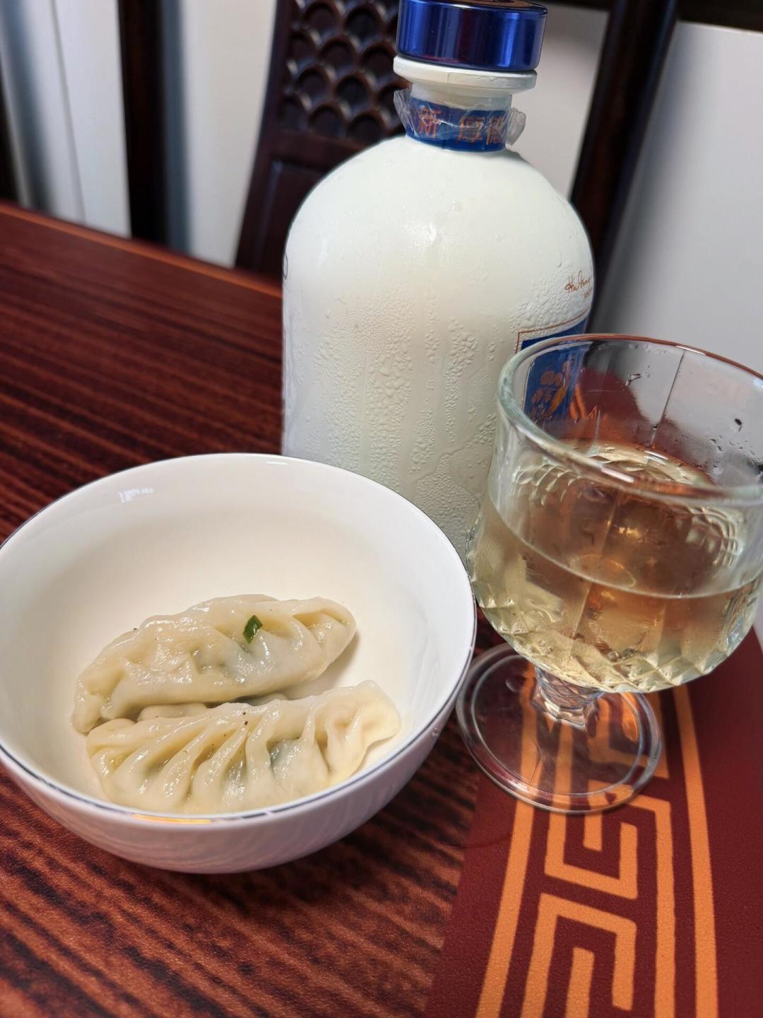 冰镇白酒等于毁了一瓶酒?这话对一半:酱香冰了浪费钱,清香反而更顺口,还有一点最容易被忽略
