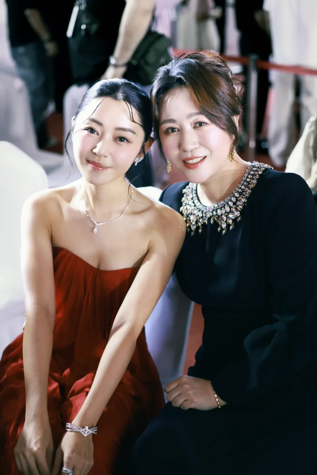 卫诗雅封百花影后，《破·地狱》翻红：被黄子华圈粉的人，28年栋笃笑该从哪部补起