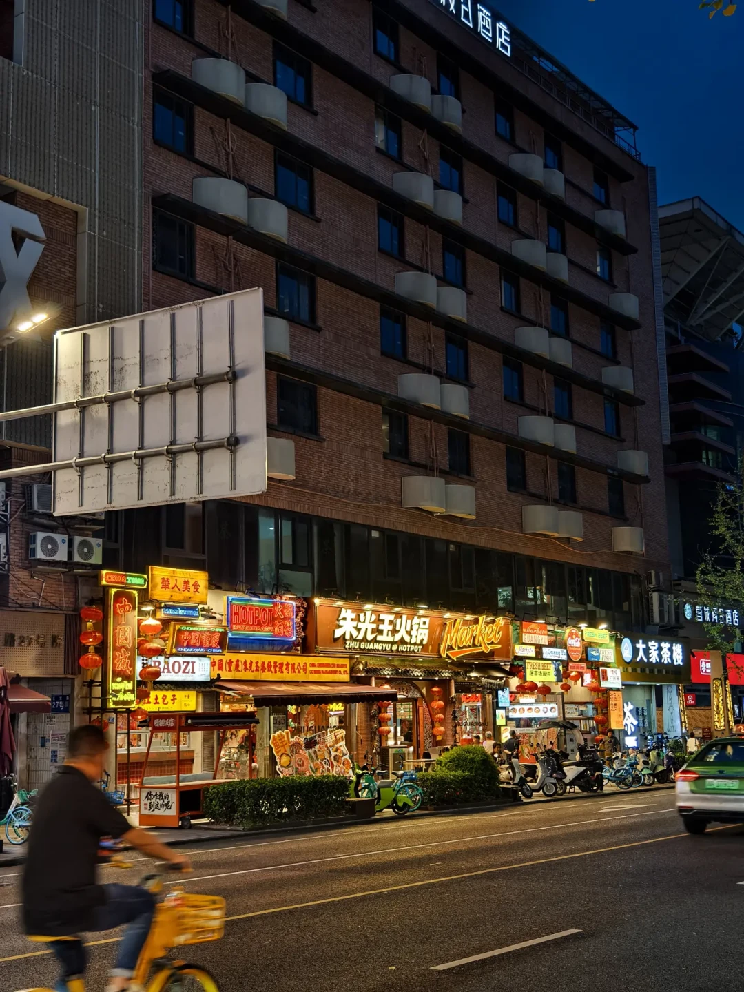 夏夜扫街进入最后窗口:你的夜市照片,为什么总是“回家全删”