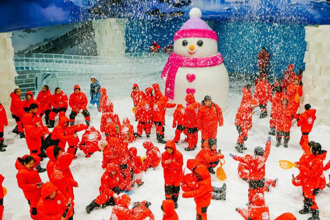 武汉2万㎡室内冰雪世界开业,南方人在家门口看冰雕:翻完多方实测,我把适合谁和坑在哪说清楚了