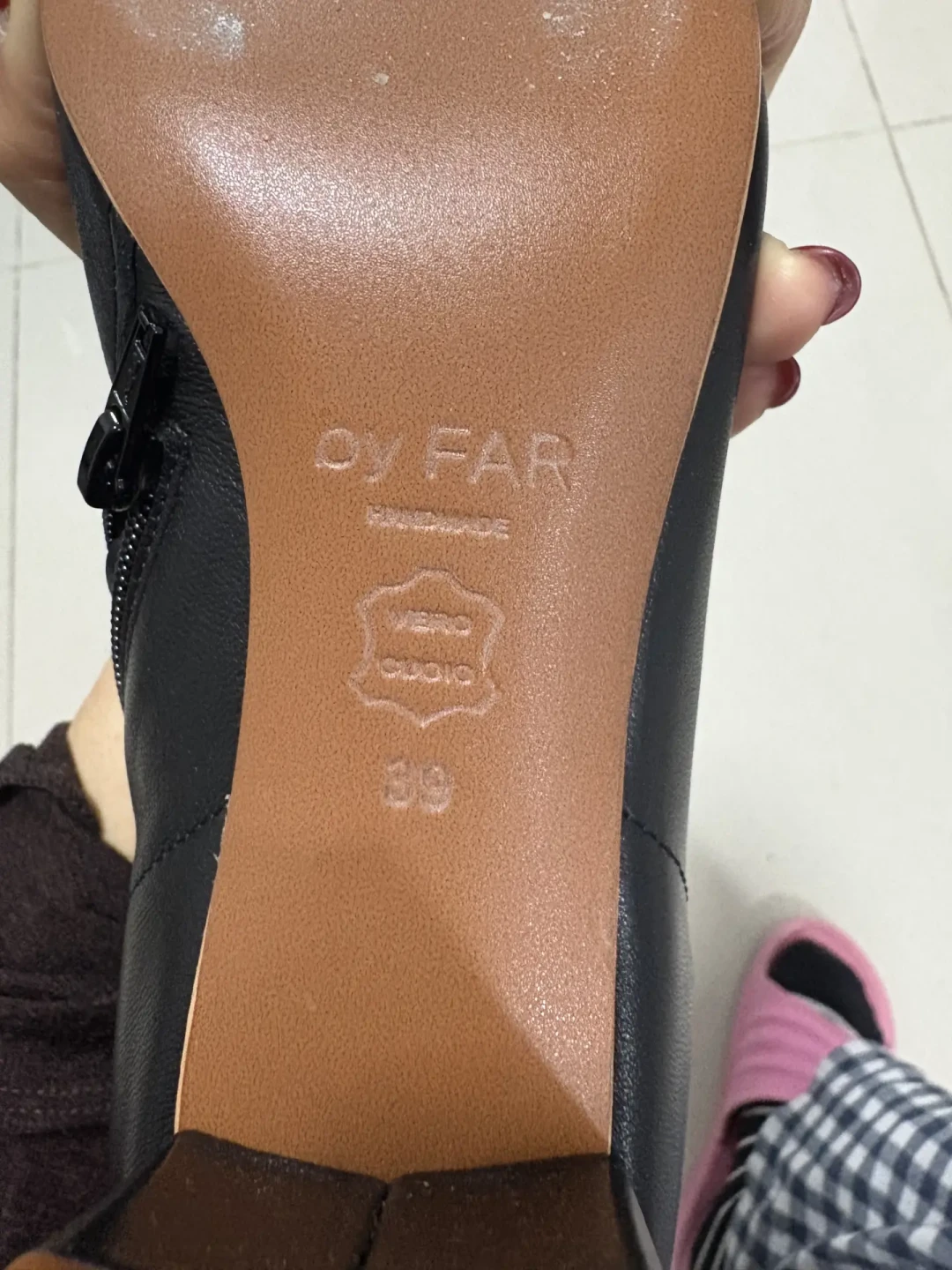 今秋想买BY FAR靴子的先看这篇:撤柜后还剩4条渠道,价差最大能到10倍