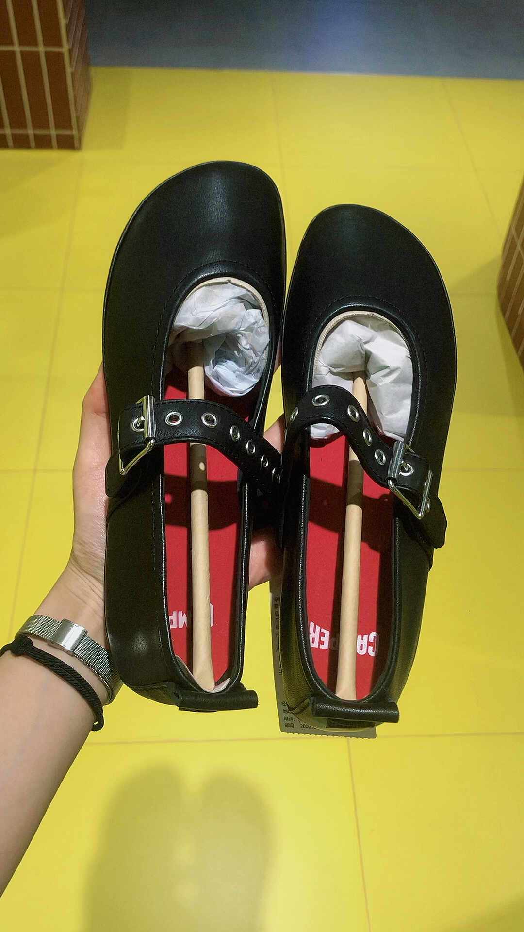 都说 Camper 舒服，有人却一个月就开胶：翻了 40 多篇实穿帖，真正好走的就这几双