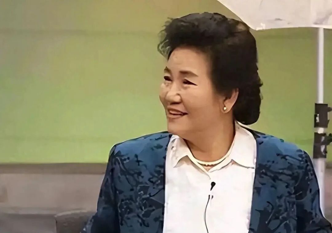 一句“宫廷玉液酒”揪出间谍:赵丽蓉的台词,凭什么成了中国网友的身份暗号