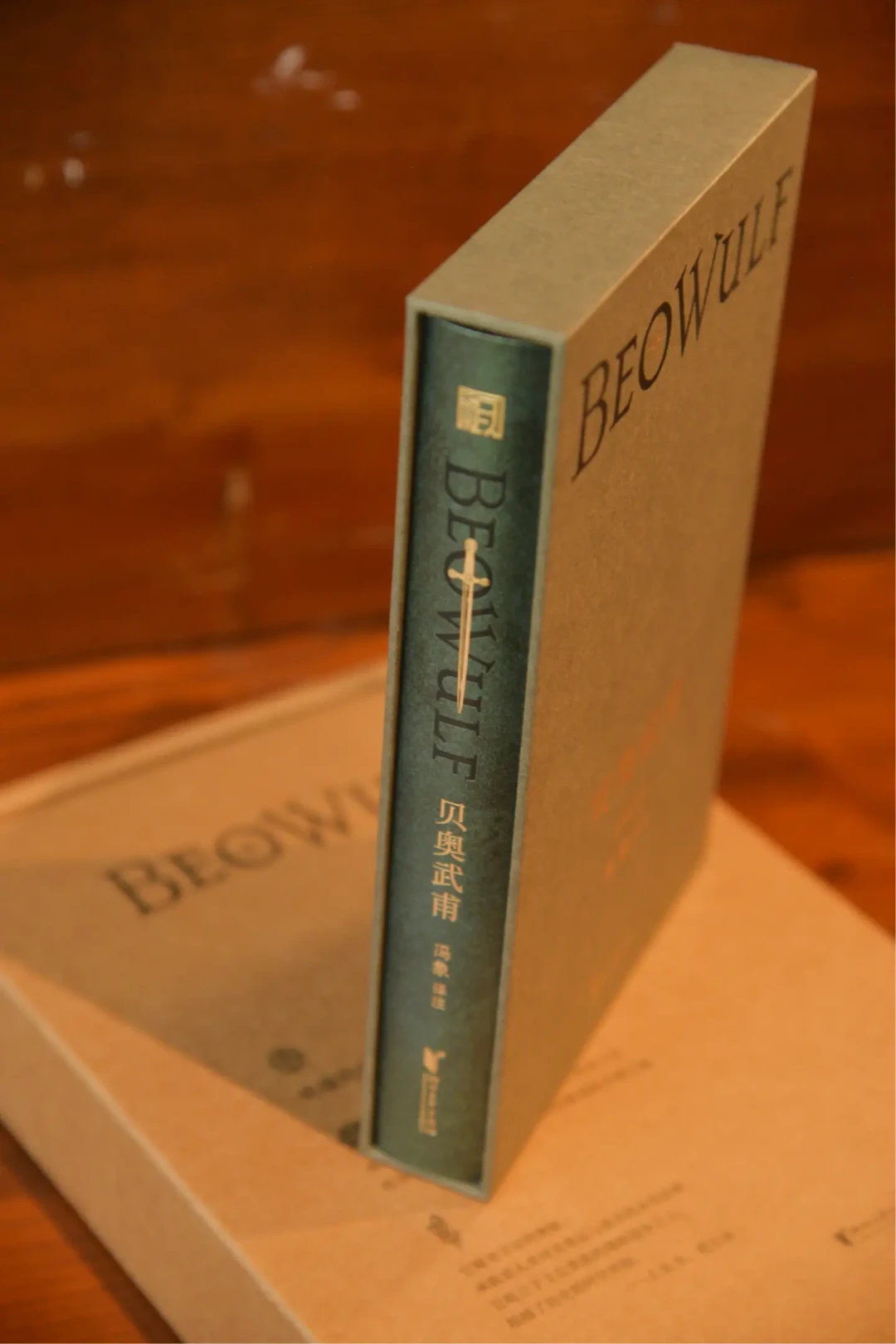 诺兰的史诗大片《奥德赛》带火史诗热:冯象译注《贝奥武甫》绝版30年回归,五个版本到底买哪个?