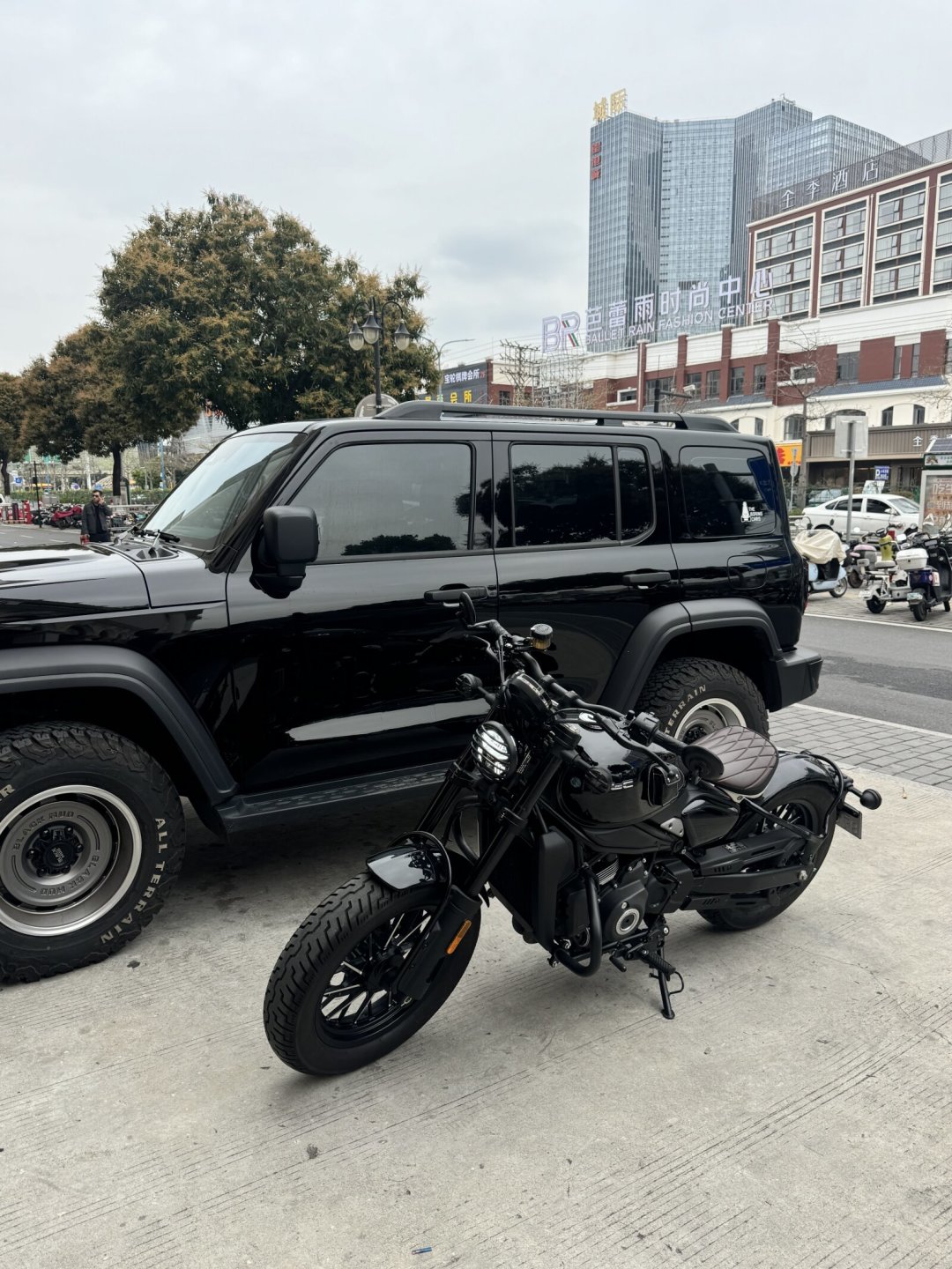 甩泥、单座、原地倒车都拦不住人买：Bobber 的「风格税」到底买的是什么，谁该交