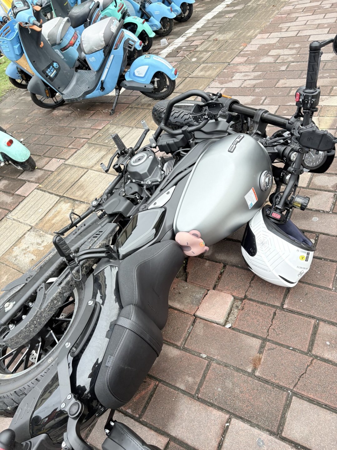甩泥、单座、原地倒车都拦不住人买：Bobber 的「风格税」到底买的是什么，谁该交