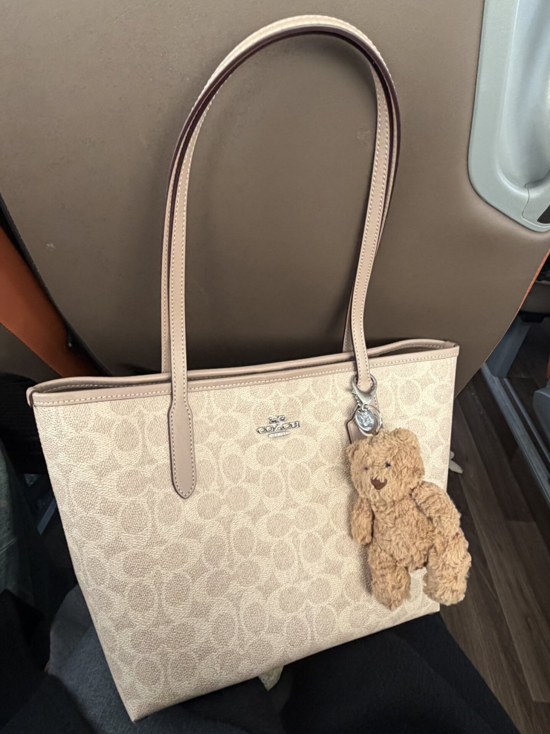 Coach奥莱四折心动?先看清奥莱款和专柜款的这4个区别