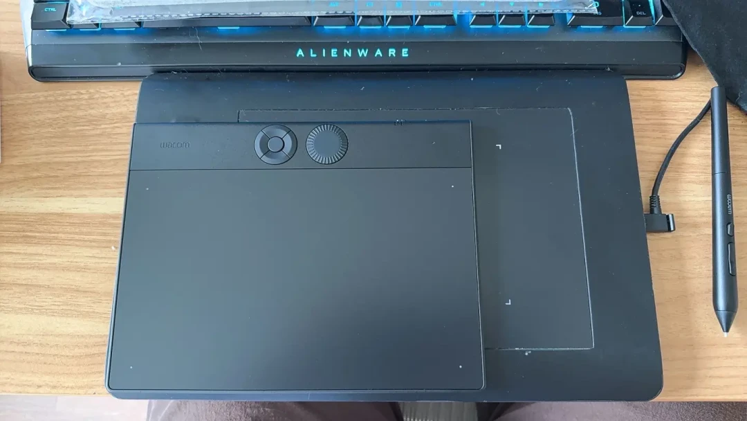 Wacom Art Pen 2上市三个月：819元的「转笔」很香，但兼容性、驱动、笔芯这些坑要先看清