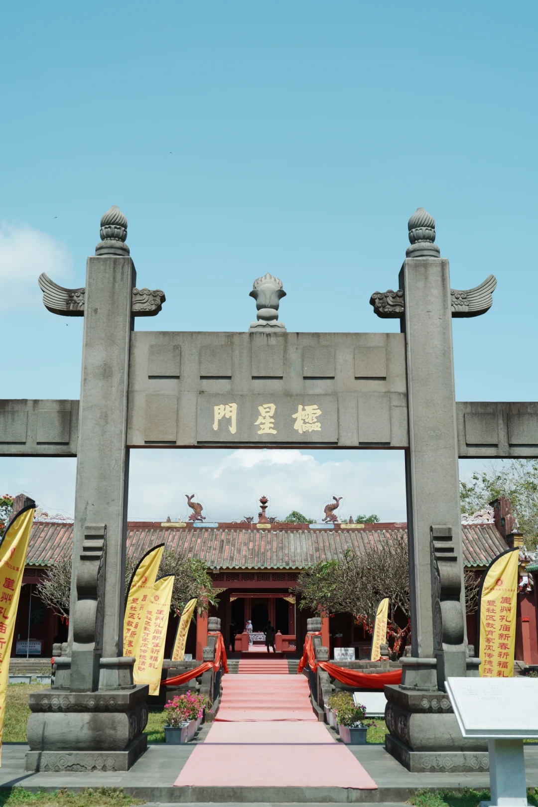 一半人说“被低估的宝藏”,一半人说“荒漠劝退”:崖州古城值不值得专程跑一趟?我把全网口碑翻完了